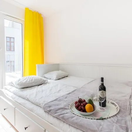 Yellow Apartment Z Tarasem Wroclaw Exterior photo