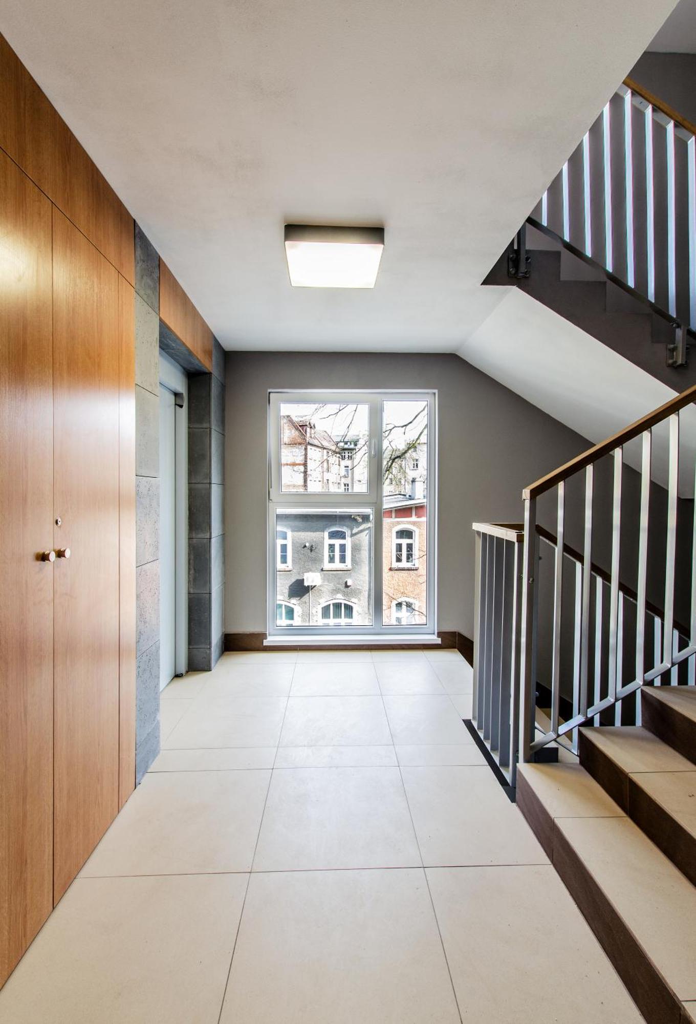 Apartment Yellow Z Tarasem